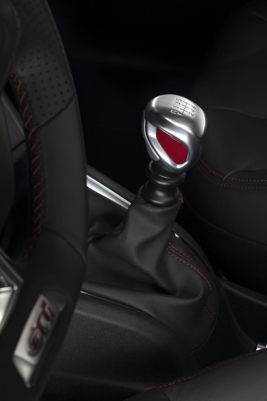  Peugeot 208 GTi 2012 года  (фото 7 из 32)